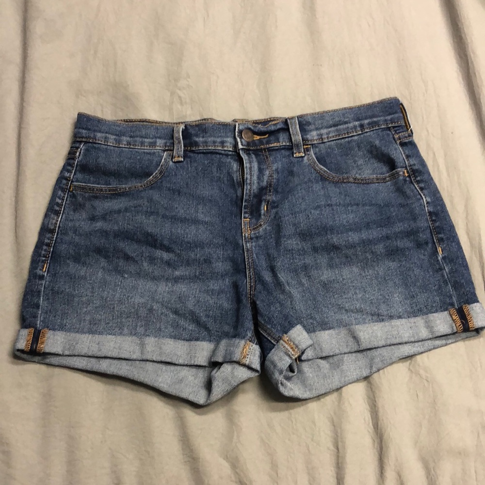 Dark denim shorts. Made in Cambodia. 78% cotton, 20% polyester, and 1% elastane